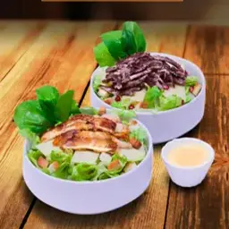 سلطة سيزر شاورما